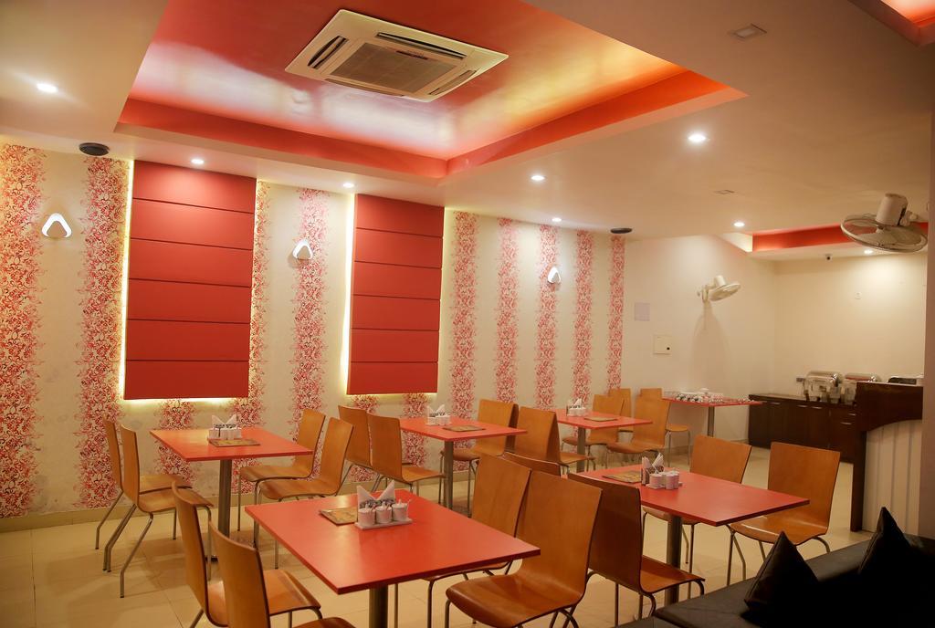 里维拉宫酒店 瓦拉纳西 外观 照片